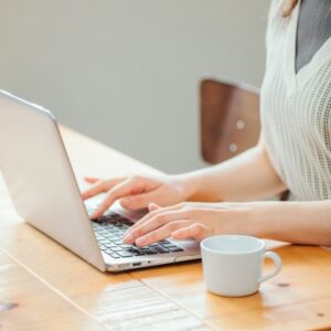 快適な在宅ワーク環境の作り方｜集中できない原因と、生産性を上げる「空間の設計」