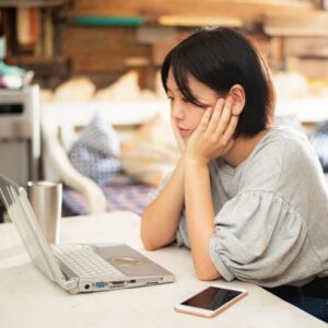 在宅ワークの「孤独」への対処法｜リモートワークで心を削らないつながりの設計