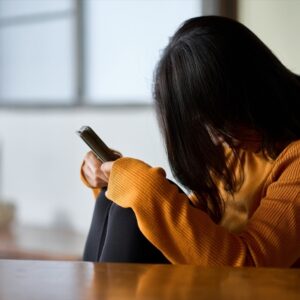 現代人の孤独とは｜SNSでつながっているのに孤独な理由と向き合い方